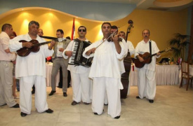 Tamburaški Orkestar Med i Slatko Grožđe