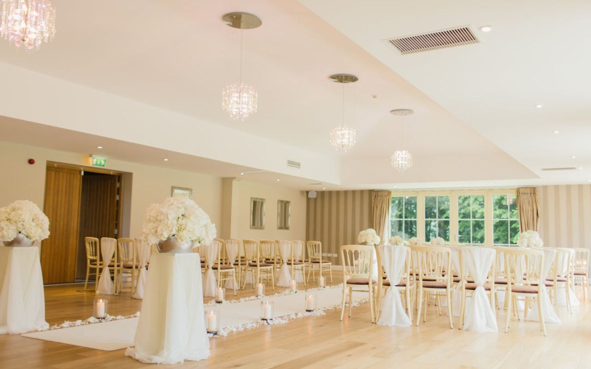 Luksuzna sala za venčanja sa lusterima mestima za sedenje