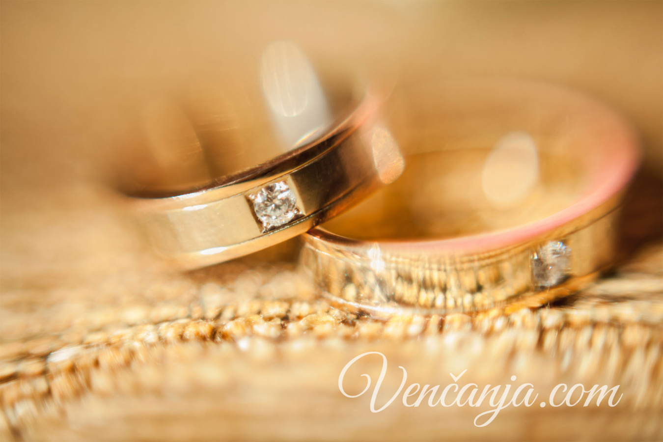 Tradicija nošenja burme i vereničkog prstenja na levoj ili desnoj ruci